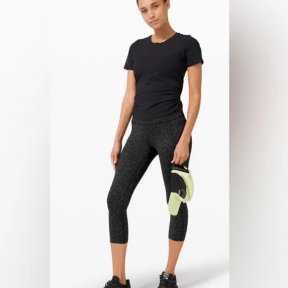Lululemon Fast and Free Crop Leggings in Size 6- Formation Camo Deep Coal Multi - Picture 3 of 11